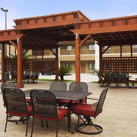 Days Inn & Suites By Wyndham Houston North-Spring Westfield Buitenkant foto