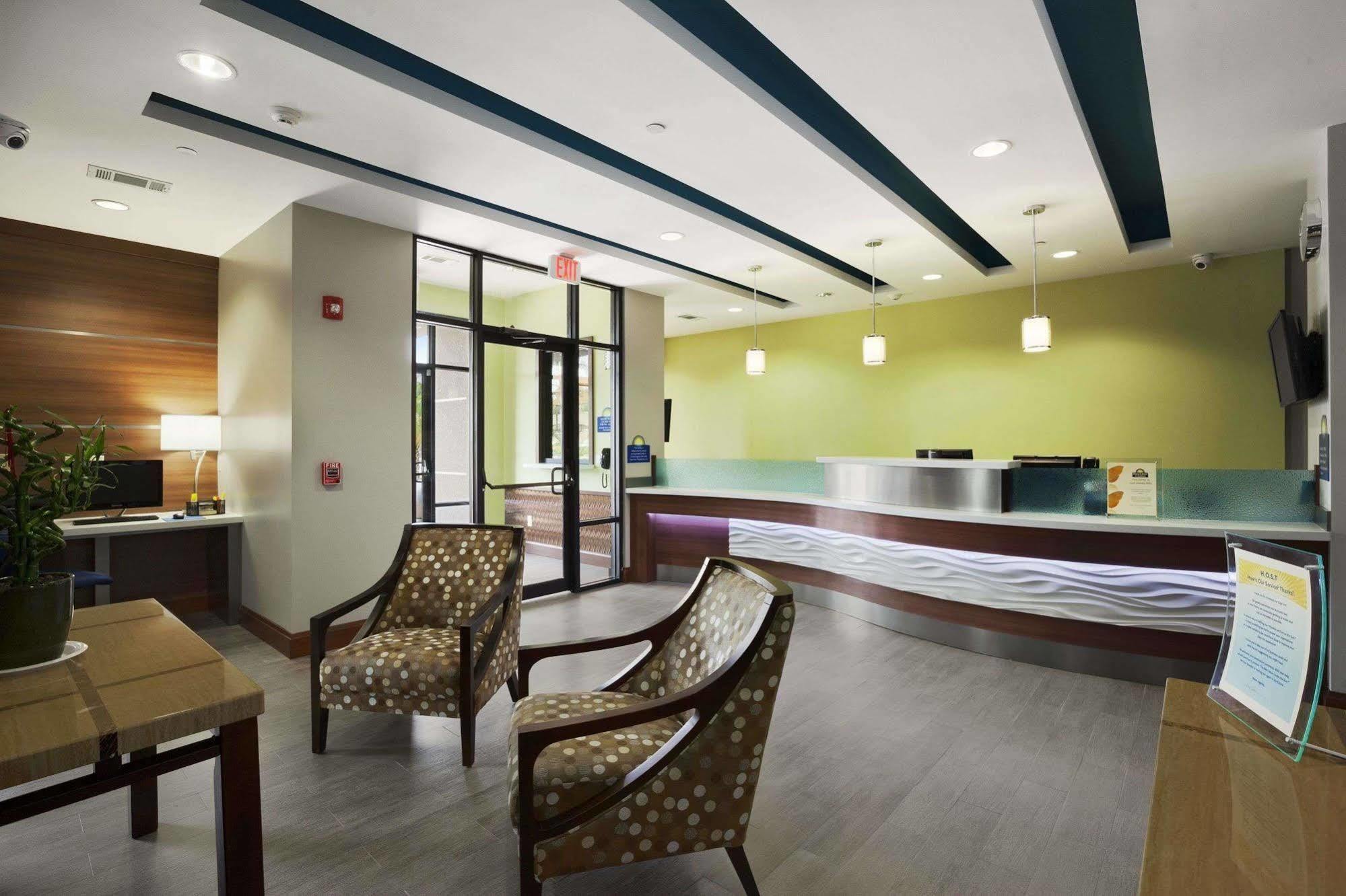 Days Inn & Suites By Wyndham Houston North-Spring Westfield Buitenkant foto