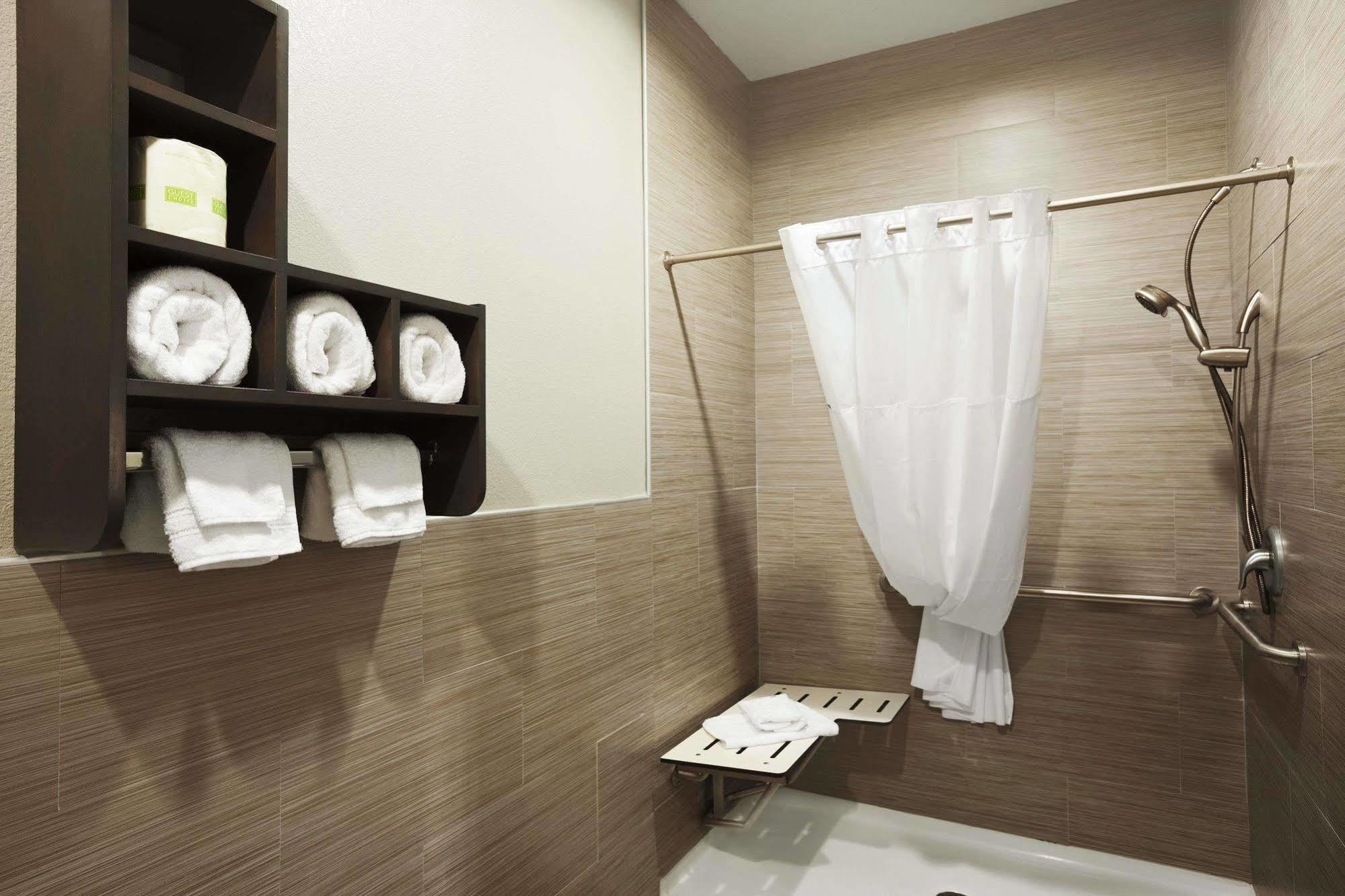 Days Inn & Suites By Wyndham Houston North-Spring Westfield Buitenkant foto