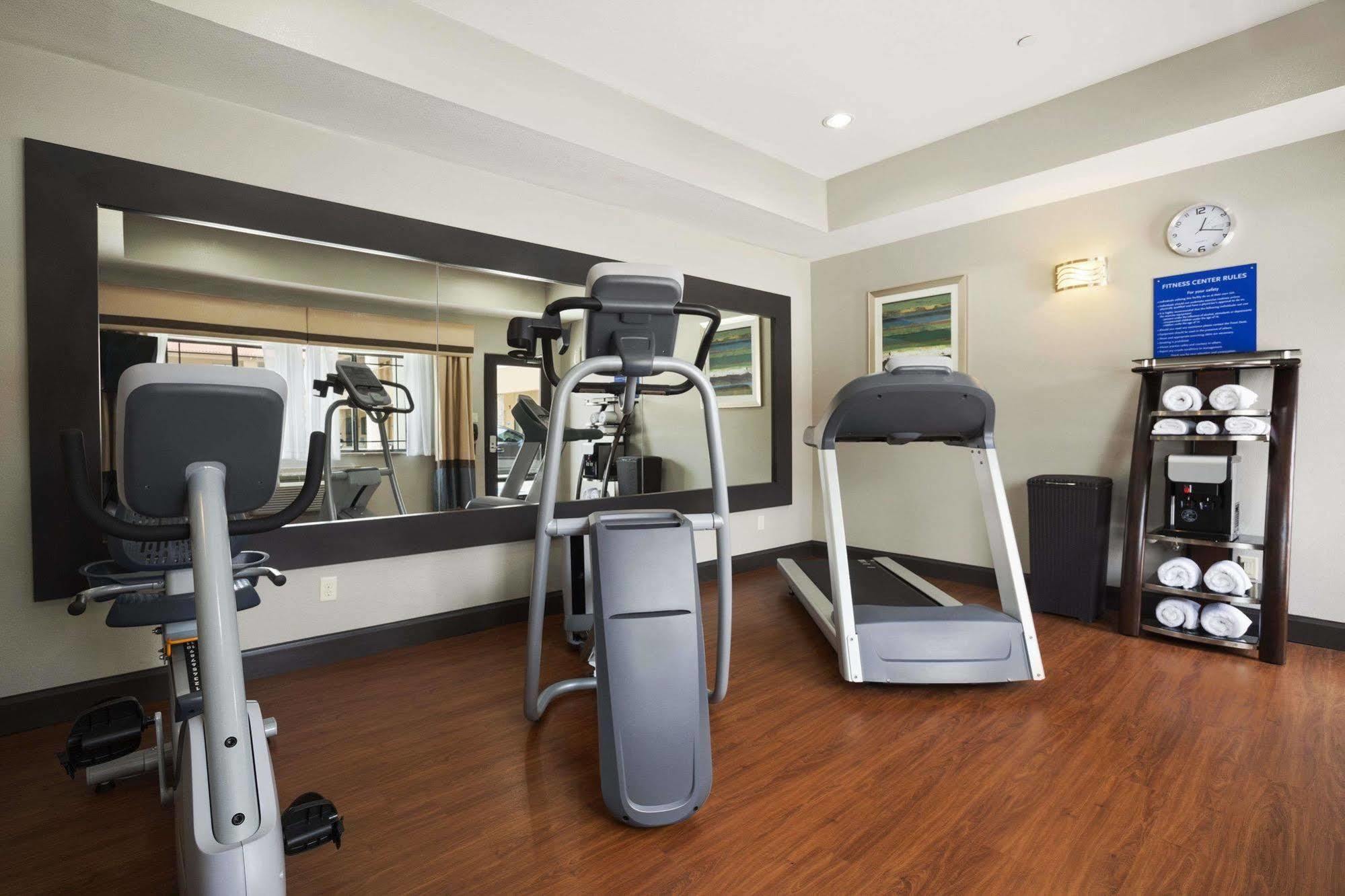 Days Inn & Suites By Wyndham Houston North-Spring Westfield Buitenkant foto