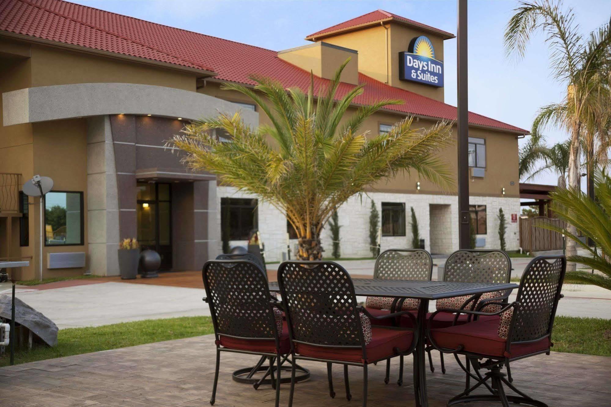 Days Inn & Suites By Wyndham Houston North-Spring Westfield Buitenkant foto