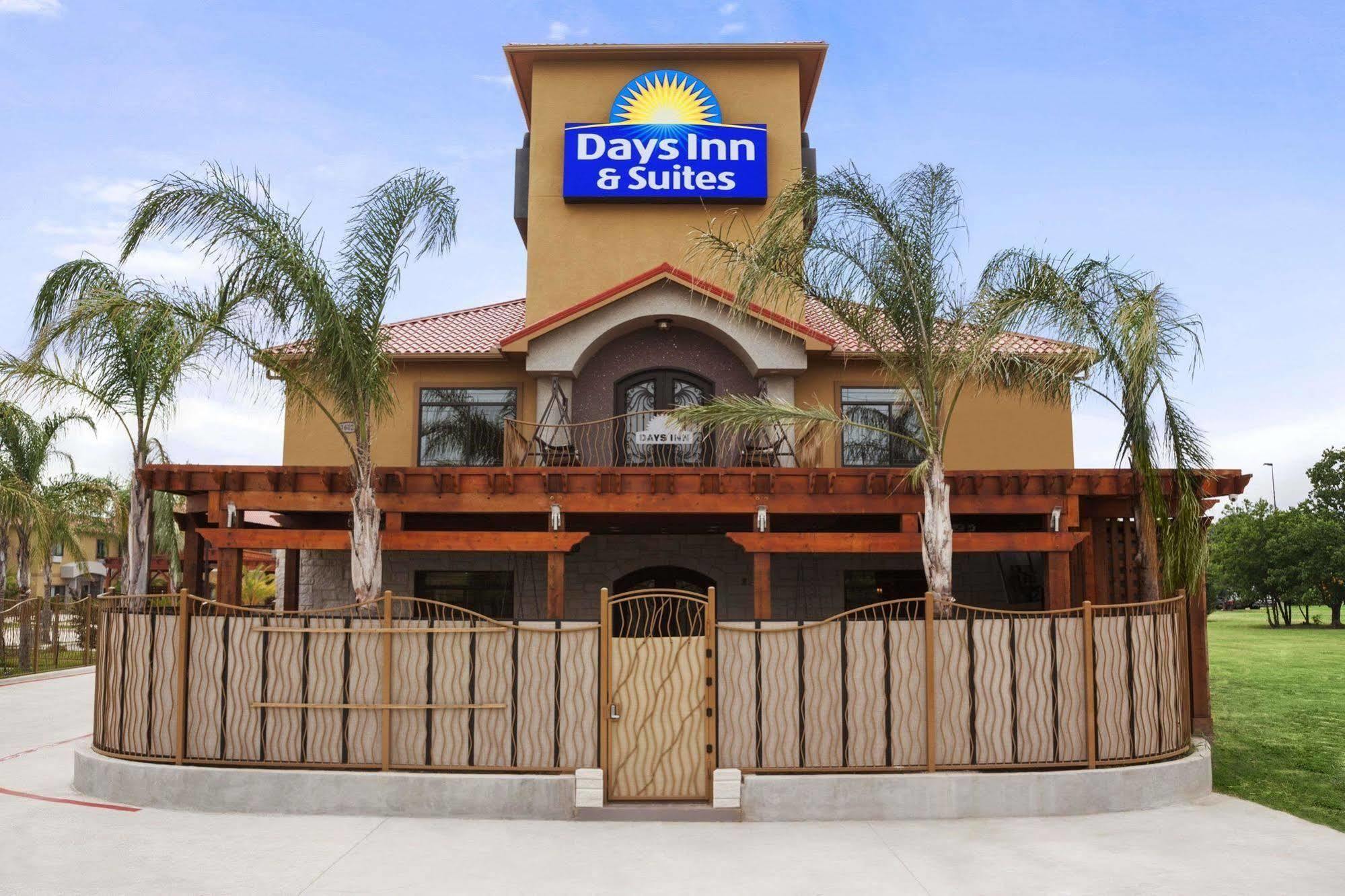 Days Inn & Suites By Wyndham Houston North-Spring Westfield Buitenkant foto